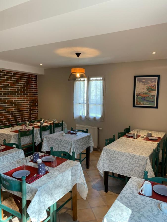 Logis-Hotel Restaurant Auberge Les Vallees Du Perche Vichères Zewnętrze zdjęcie