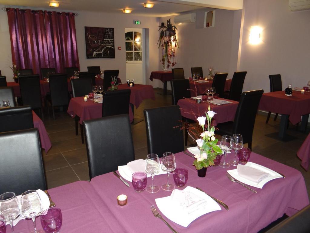 Logis-Hotel Restaurant Auberge Les Vallees Du Perche Vichères Zewnętrze zdjęcie
