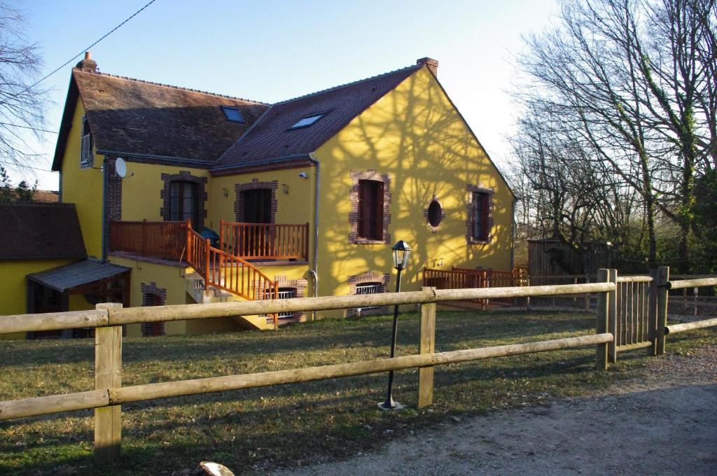 Logis-Hotel Restaurant Auberge Les Vallees Du Perche Vichères Zewnętrze zdjęcie