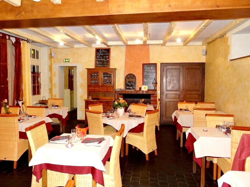 Logis-Hotel Restaurant Auberge Les Vallees Du Perche Vichères Zewnętrze zdjęcie